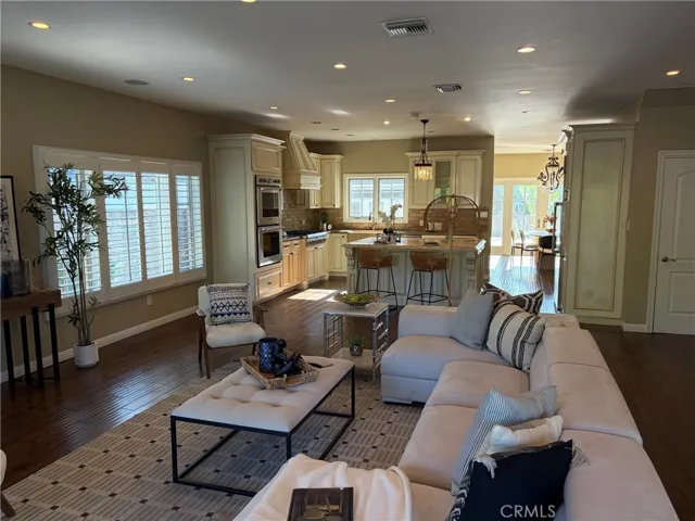 5704 Columbus, Sherman Oaks, California 91411