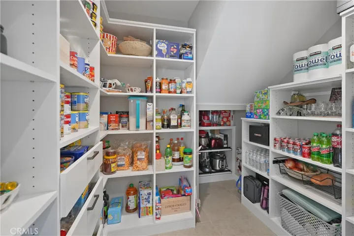 Walk-in Pantry