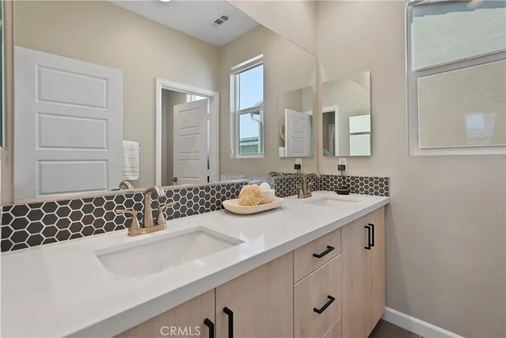 2nd Floor Bathroom