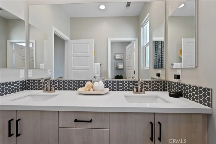 2nd Floor Bathroom