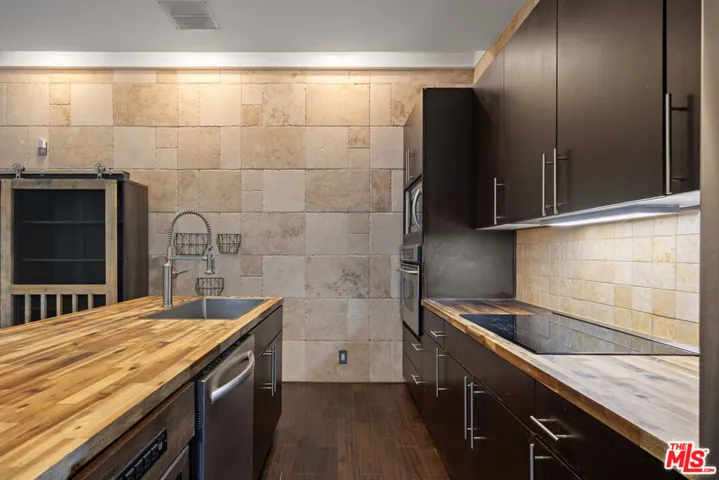 8740 Wonderland Avenue, Los Angeles, California 90046