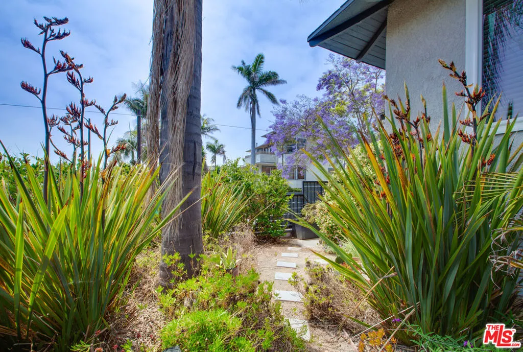 403 Brooks Avenue, Venice, California 90291 — photo 4