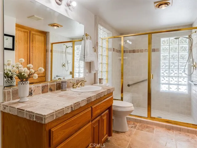 Downstairs ensuite bathroom