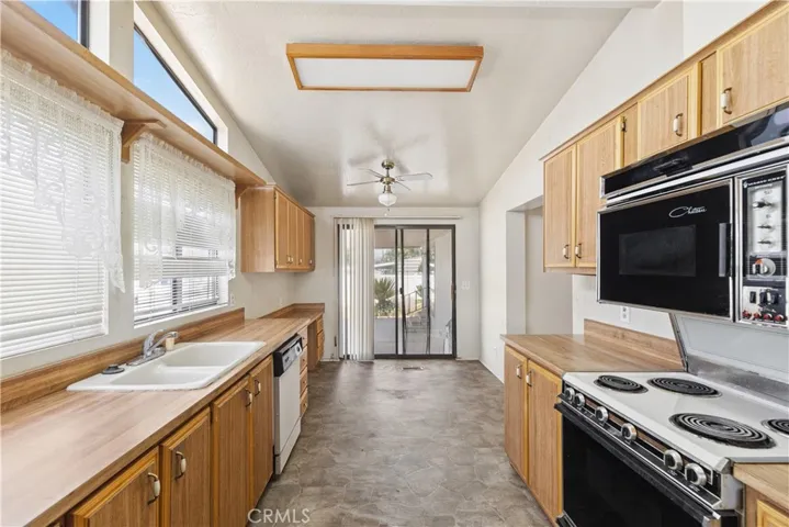 2230 Lake Park 224, San Jacinto, California 92583