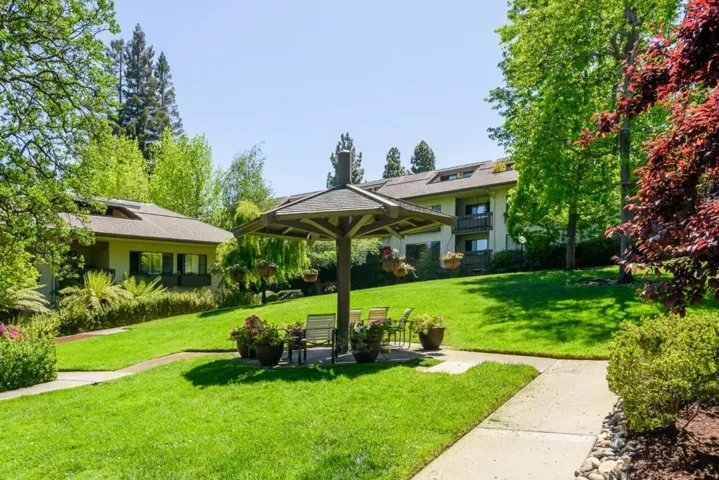2140 Santa Cruz Avenue 203, Menlo Park, California 94025