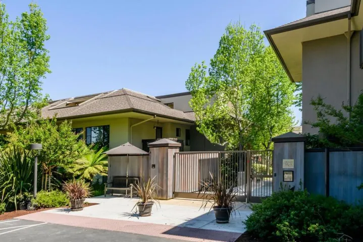 2140 Santa Cruz Avenue 203, Menlo Park, California 94025