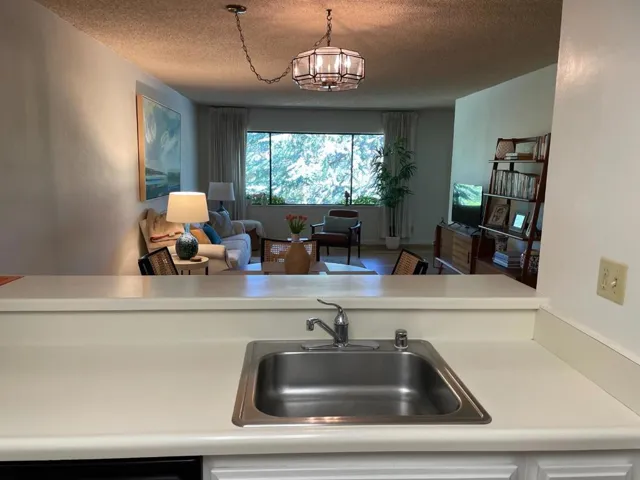 2140 Santa Cruz Avenue 203, Menlo Park, California 94025