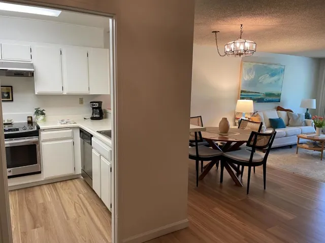 2140 Santa Cruz Avenue 203, Menlo Park, California 94025