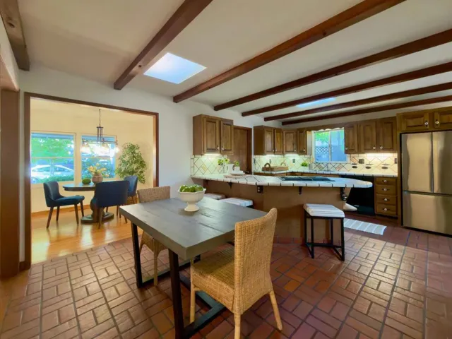 3057 South Court, Palo Alto, California 94306
