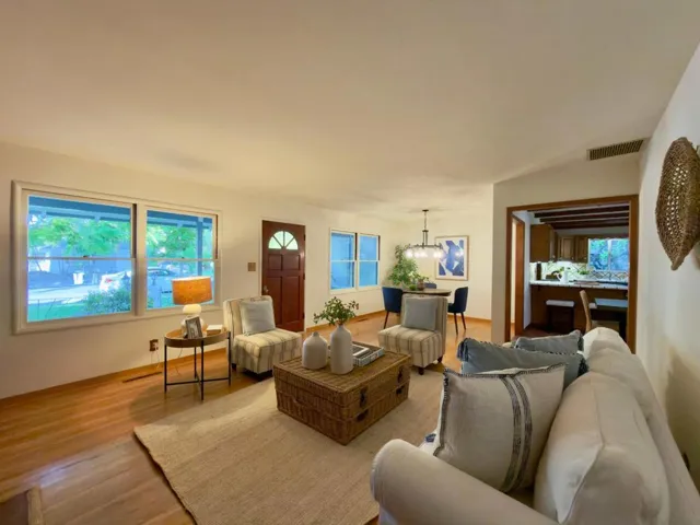 3057 South Court, Palo Alto, California 94306