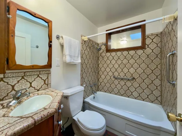 3057 South Court, Palo Alto, California 94306