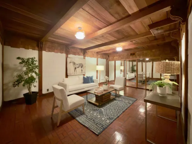 3057 South Court, Palo Alto, California 94306