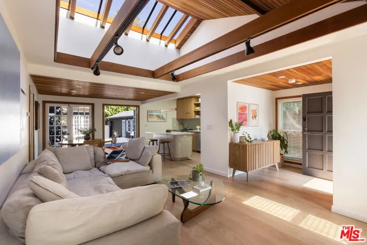 5850 Vesper Avenue, Van Nuys, California 91411