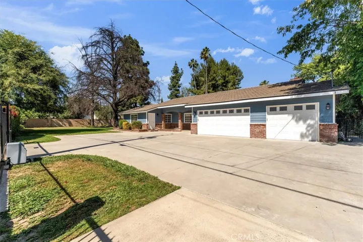 Three Car Garage