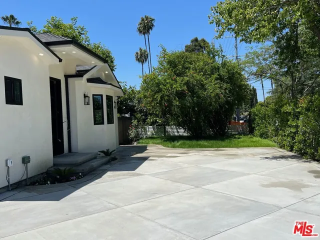 13338 Magnolia Boulevard, Sherman Oaks, California 91423