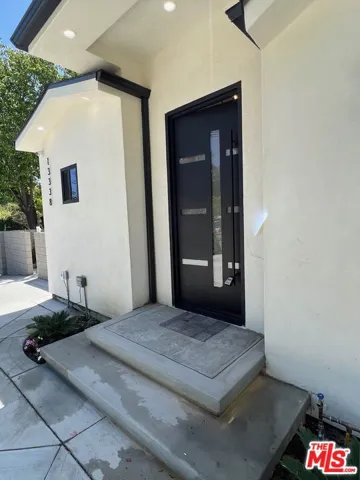 13338 Magnolia Boulevard, Sherman Oaks, California 91423