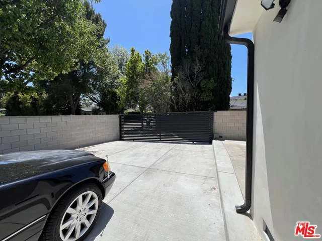 13338 Magnolia Boulevard, Sherman Oaks, California 91423