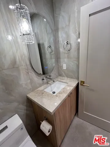 13338 Magnolia Boulevard, Sherman Oaks, California 91423