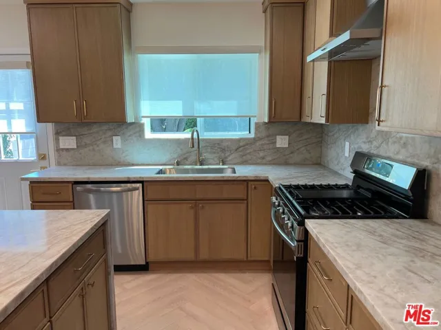 13338 Magnolia Boulevard, Sherman Oaks, California 91423