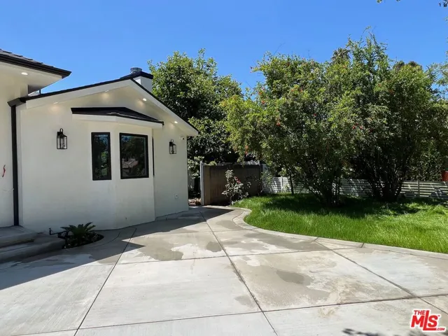 13338 Magnolia Boulevard, Sherman Oaks, California 91423