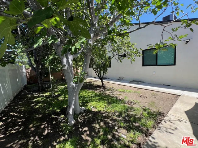 13338 Magnolia Boulevard, Sherman Oaks, California 91423