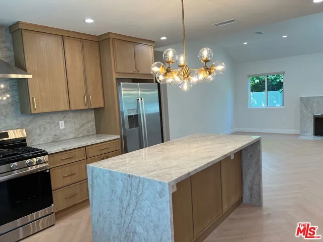 13338 Magnolia Boulevard, Sherman Oaks, California 91423