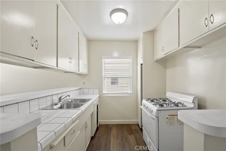 Unit 4 kitchen