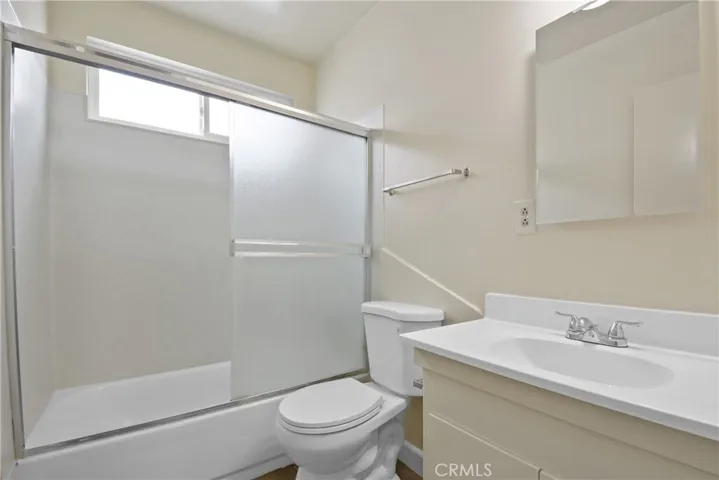 Unit 4 bathroom