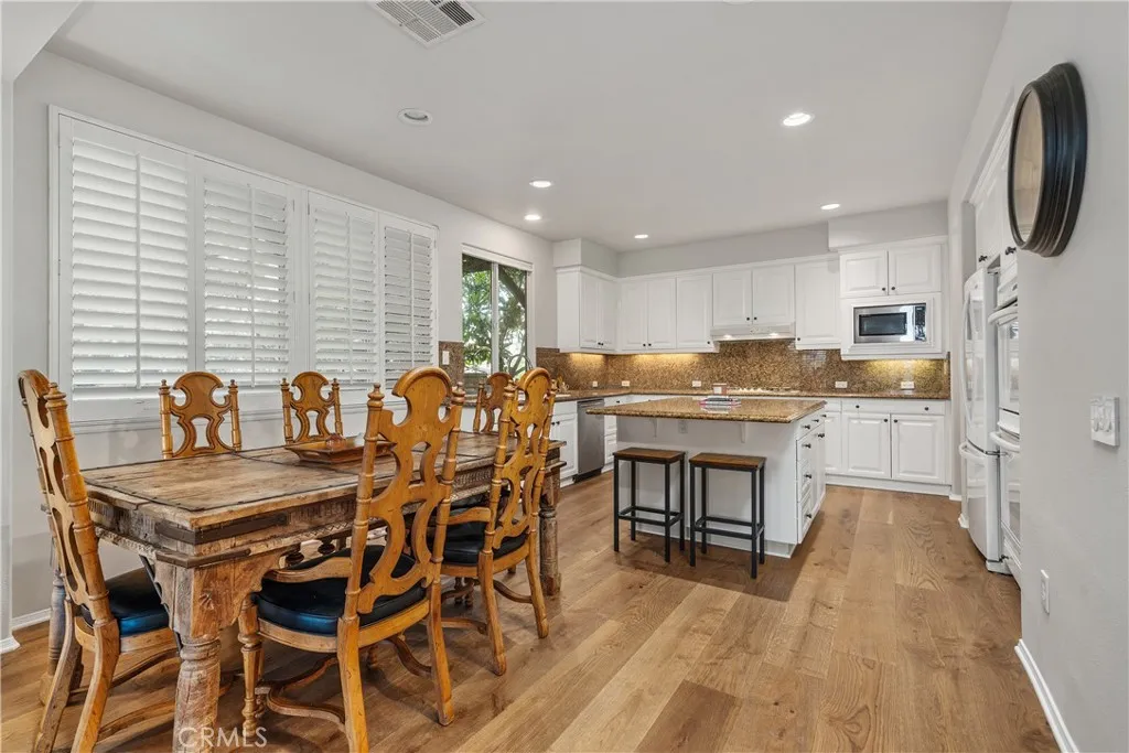 Kitchen Eating Area