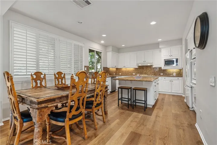 Kitchen Eating Area