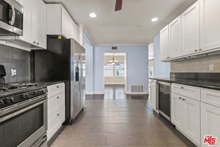 11641 Blythe Street, North Hollywood, California 91605