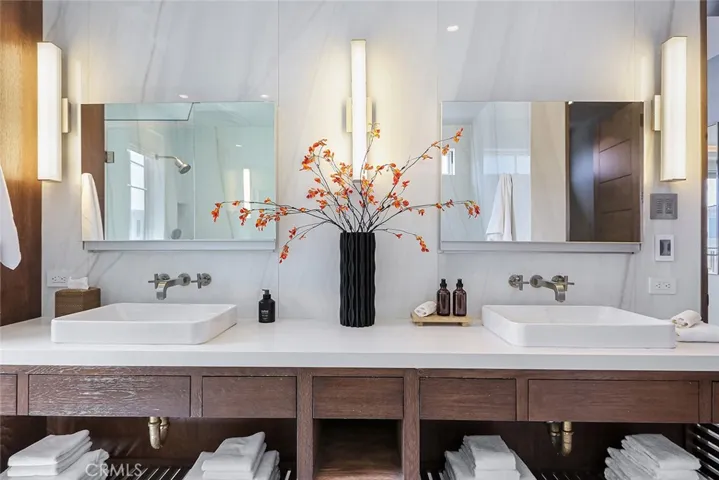 216 4th, Manhattan Beach, California 90266