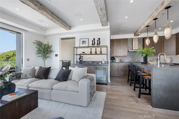 216 4th, Manhattan Beach, California 90266