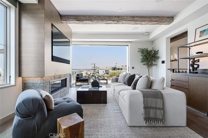 216 4th, Manhattan Beach, California 90266