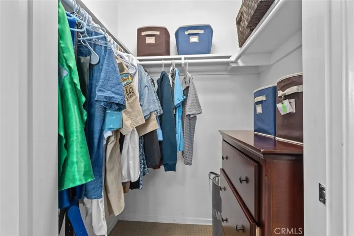 Walk in closets in both upstairs bedrooms