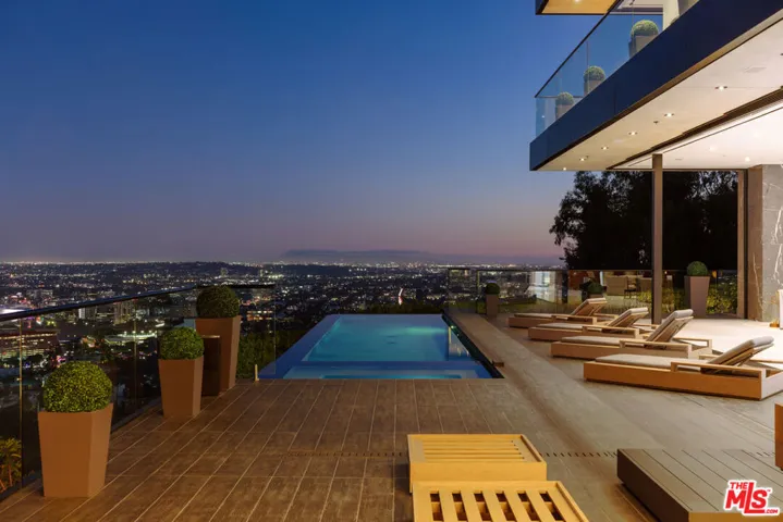 9199 Thrasher Avenue, Los Angeles, California 90069 — photo 4
