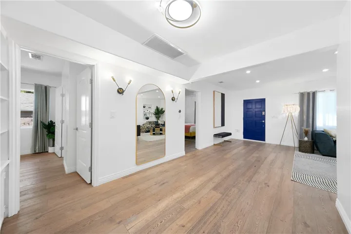 HALLWAY/ENTRANCE