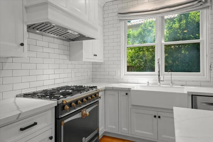 17506 Vineland Avenue, Monte Sereno, California 95030