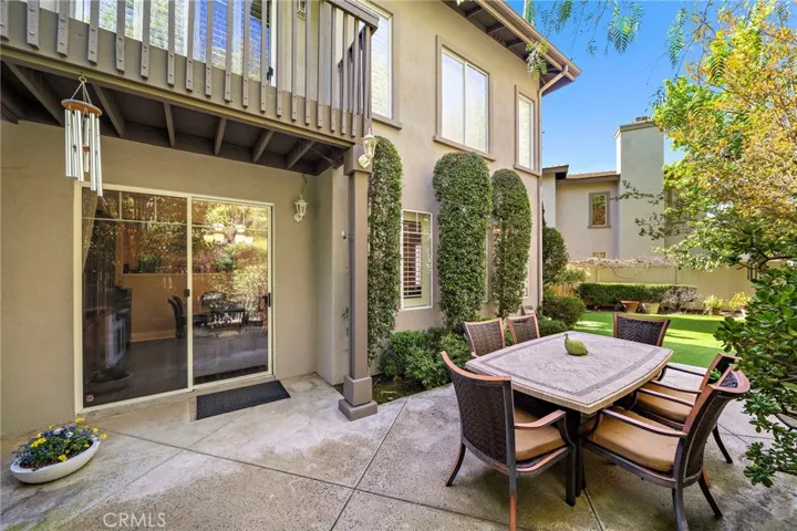 Lovely Rear Patio Area w Built-in BBQ