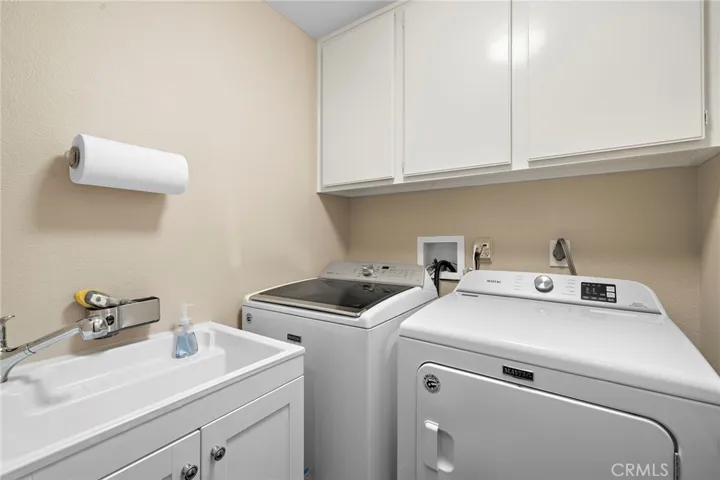 Laundry room w Custom B/I Sink