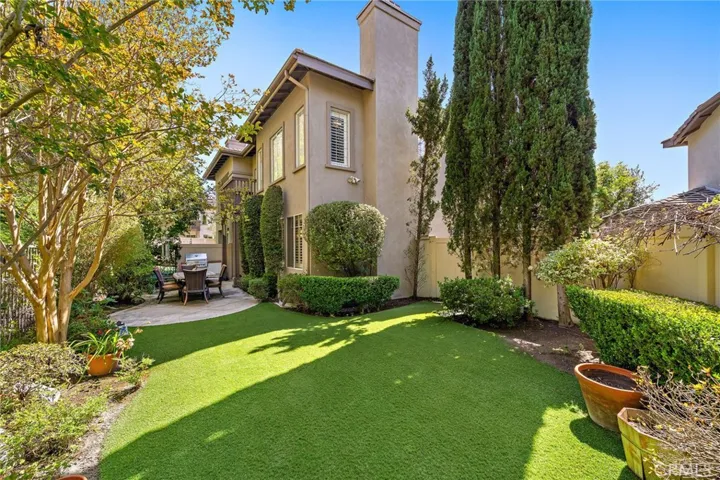 Lovelyback yard play area