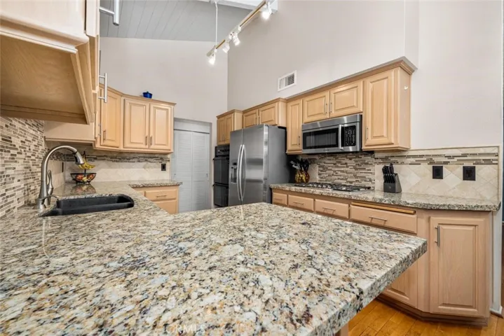 Peninsula provides additional seating in kitchen.