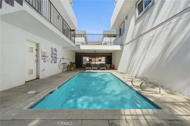 7304 Balboa #C townhome- Community Pol