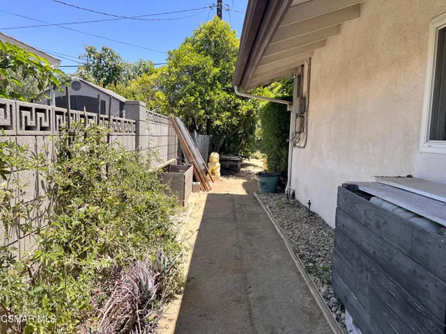 RCH-Backyard-Sideyard-01