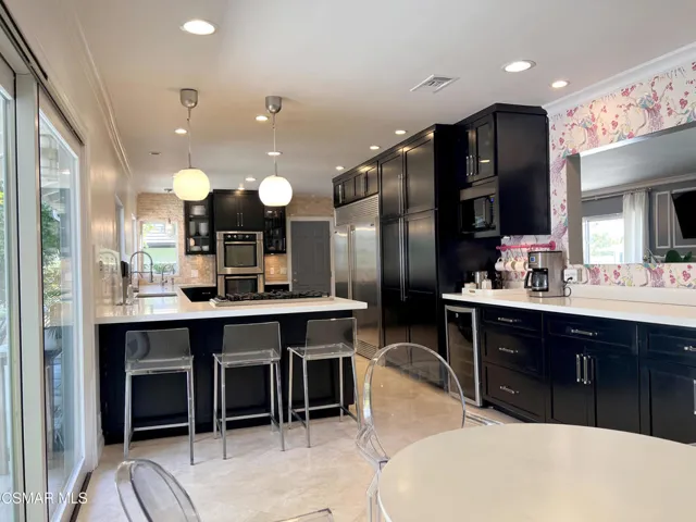 RCH-FamRoom-Kitchen-06