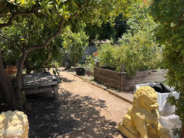 RCH-Backyard-Garden-01