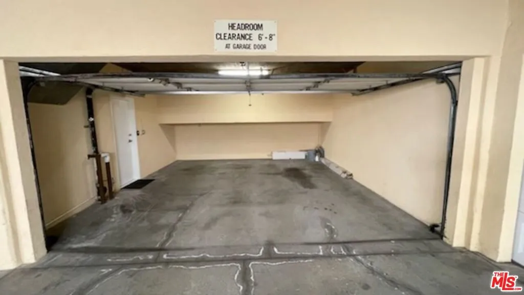 Direct Entrance to Unit from G