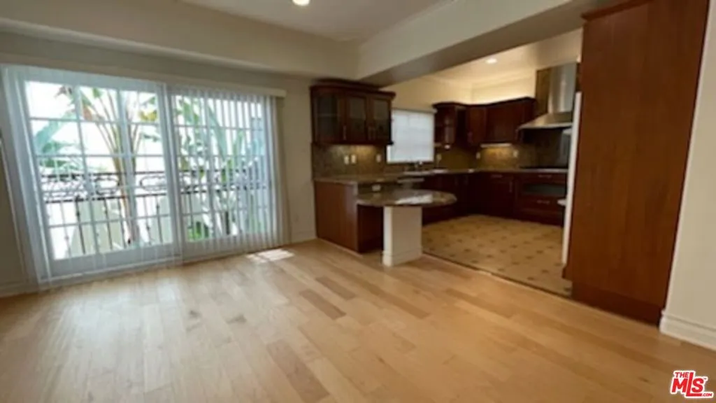 Big Space for Kitchen table.