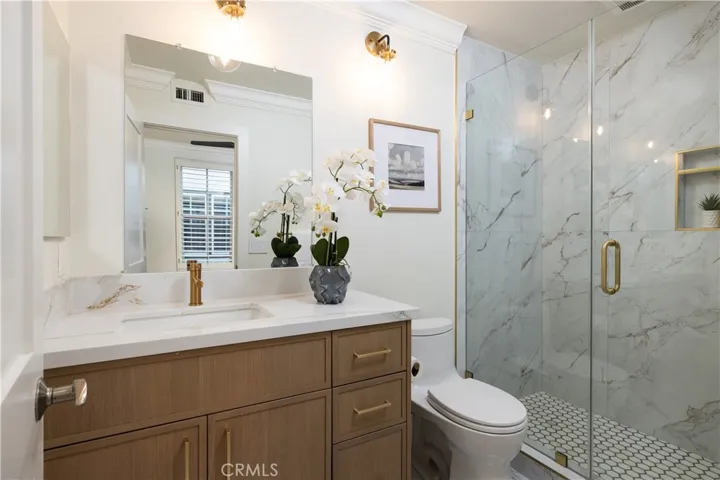 Main floor en-suite