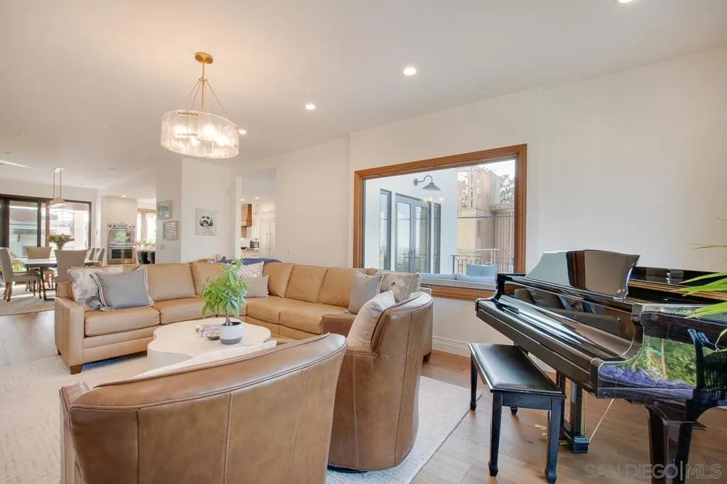 Complete with grand piano!